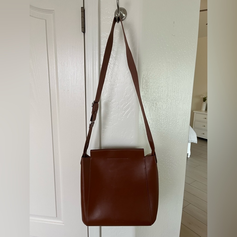 Everlane
The Form bag